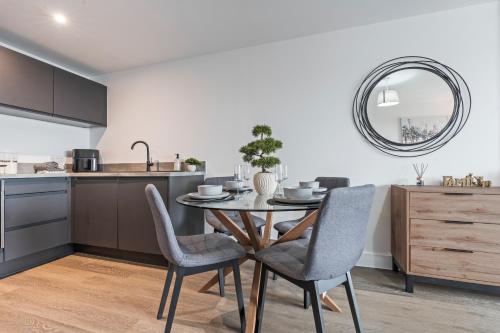 Facilities, Stylish 2BR LIVERPOOL APARTMENT in Other