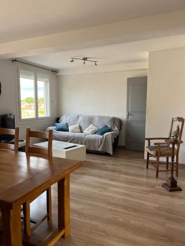 Bright apartment in the center of Narbonne