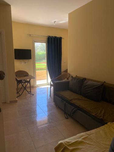 Calm and Cozy Big 3BR Chalet in North Coast – khách sạn tại El-Hamam