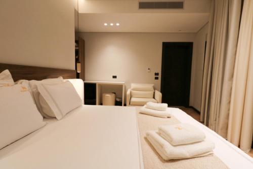 Monarc Hotel - image 5
