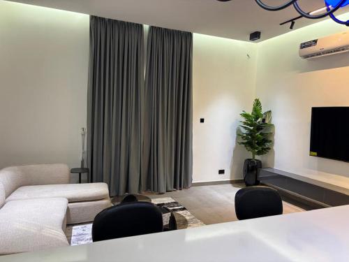 Reign Residence – khách sạn tại Rumueme