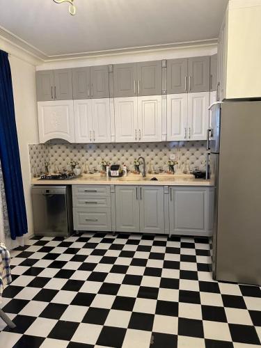 Luxury Seaside Villa with Pool in Novkhani in Novxanı