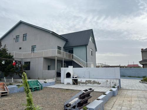 Luxury Seaside Villa with Pool in Novkhani in Novxanı