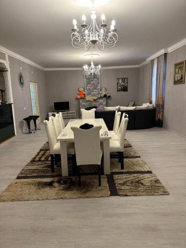 Luxury Seaside Villa with Pool in Novkhani in Novxanı