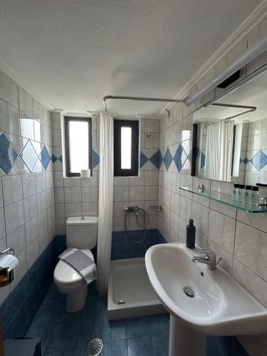 Habitación doble, vista parcial al mar