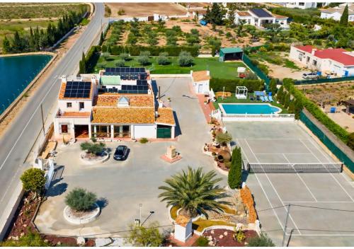 Villa Palmeras by DYGAV: Private Pool & Tennis gîte à louer Torrellano
