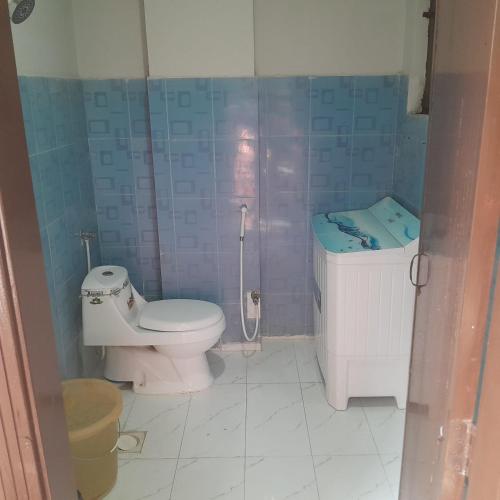 Flat 2 bed bahria town phase 8 near to bahria hospital – khách sạn tại Umar Block