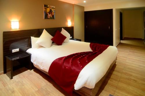 1 double bed, 1 twin bed