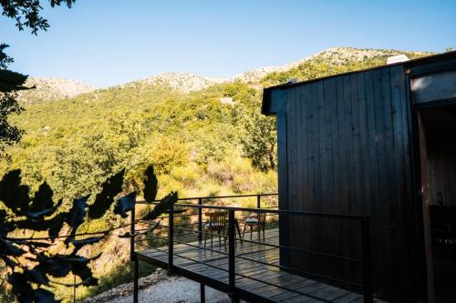 Cedar Cabin Escape, Solar, Terrace & Hiking in Zahle