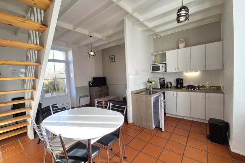 Maisonnette avec terrasse près des commerces gîte à louer Grosbreuil