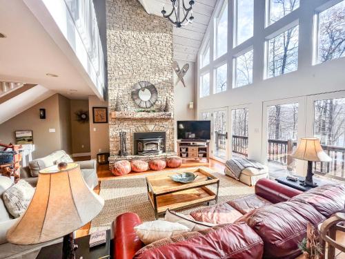 Large Lakefront Home Private dock and hot tub in McHenry, USA