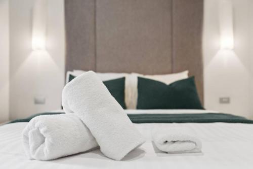 Stylish 1BR in The Rocks with Pool Gym and Spa - image 13