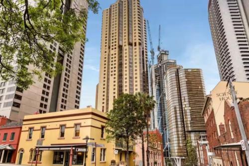Stylish 1BR in The Rocks with Pool Gym and Spa - image 2
