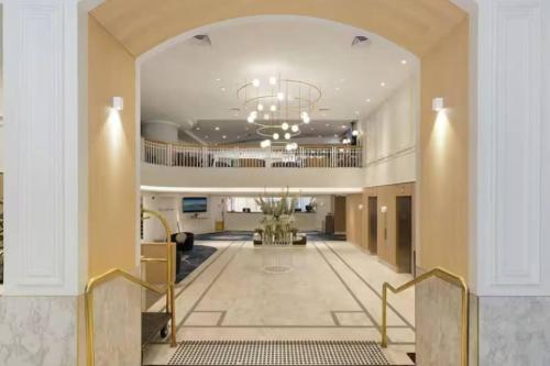 Stylish 1BR in The Rocks with Pool Gym and Spa - image 11