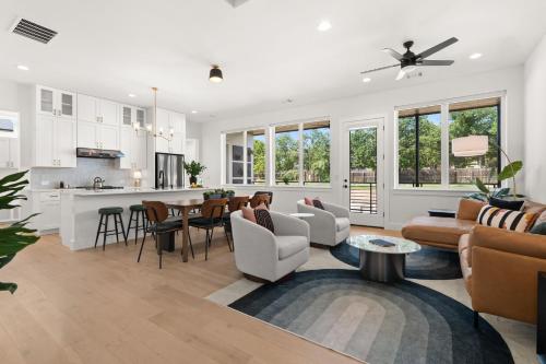 Lake LBJ Waterfront Luxury l 5BR Family Home in คิงส์แลนด์ (TX)