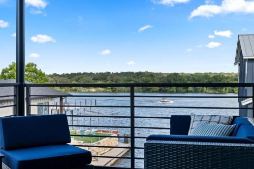 Lake LBJ Waterfront Luxury l 5BR Family Home in คิงส์แลนด์ (TX)
