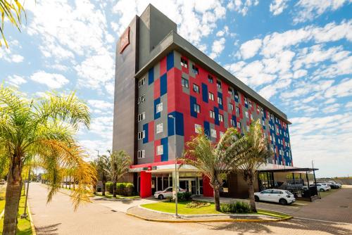 Exterior view of Ibis Porto Alegre Assis Brasil - Estacionamento Gratuito para hospedes