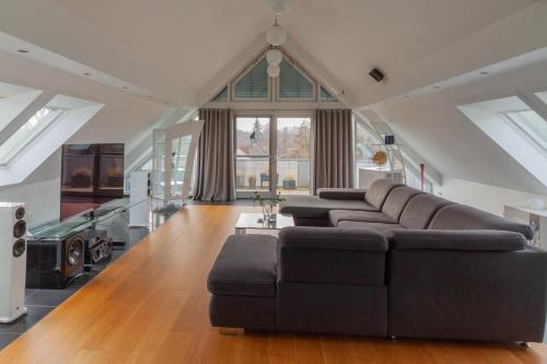 2 bedrooms, 3 beds