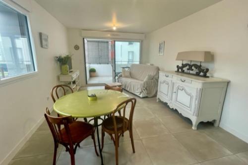 Nice 66m With Terrace In La Rochelle - La Rochelle