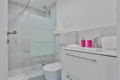 UrbanFlat 86 - Cocon Parisien de 2 Chambres Emplacement Ideal - image 6