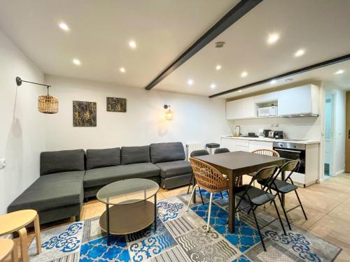 UrbanFlat 86 - Cocon Parisien de 2 Chambres Emplacement Ideal - image 2