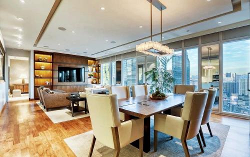 Two Bedroom Corner Residence with Panoramic Views - image 12