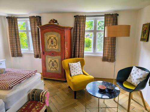 Ferienwohnung RESL - geschmackvoll renoviert & zentral im historischen Schindelhaus in Oberstaufen, Deutschland