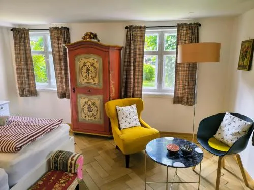 Ferienwohnung RESL - geschmackvoll renoviert & zentral im historischen Schindelhaus in Oberstaufen, Deutschland