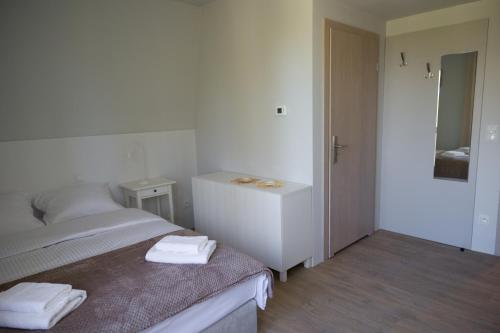 2 twin beds