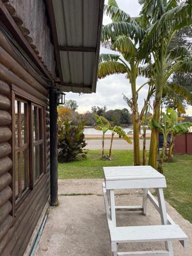 Cabaña 2 pisos frente al río