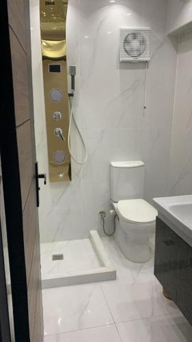 Iraq 33 Suites - image 3