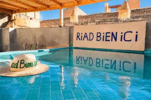 Riad bien ici