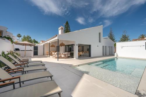 Golden Mile Villa 4 Ensuite BR Private pool