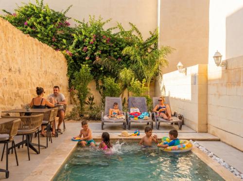 Mosta Stays by Zzzing – khách sạn tại Mosta