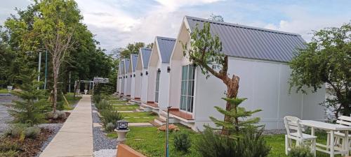 บ้านสวนเอ็มบีน่า in Ban Thi