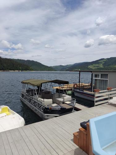 La Coca Lake House in Bicaz