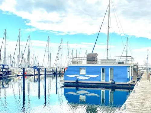 Hausboot Yara am Steg 1D in Heiligenhafen, Deutschland