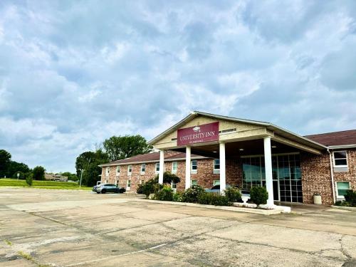 University Inn of Carbondale - image 23