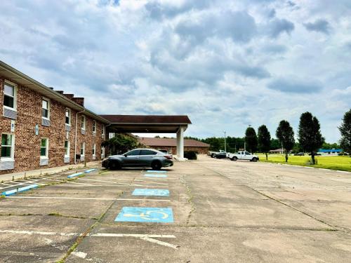 University Inn of Carbondale - image 35