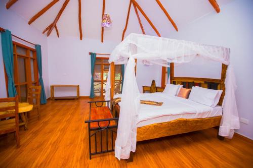 Skats, Tembo Tarangire Lodge & Camp in Tarangira