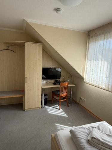 Single room, private bathroom