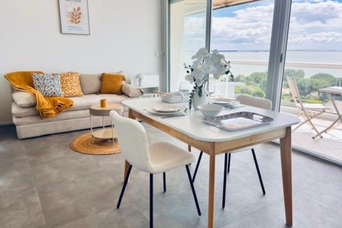 Studio avec terrasse et parking à La Rochelle