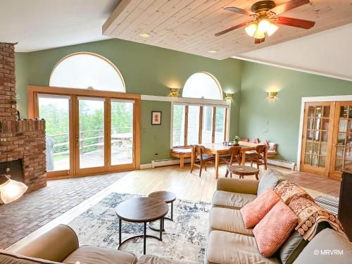 Sugarbush Vista w New Hot Tub in Warren (VT)