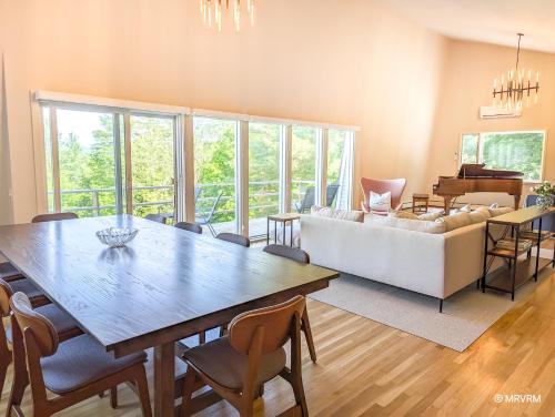 Sugarbush Vista w New Hot Tub in Warren (VT)