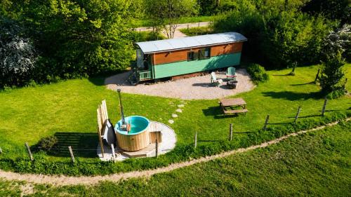 Viesnīcas āriene, Roulotte de charme avec bain nordique et brasero - Autun, Morvan in Saint-Martin-de-Commune