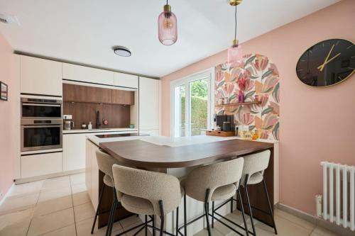 кухня, Cénaelle - Jolie maison familiale proche de Caen (Cenaelle - Jolie maison familiale proche de Caen) in Herouville-Saint-Clair