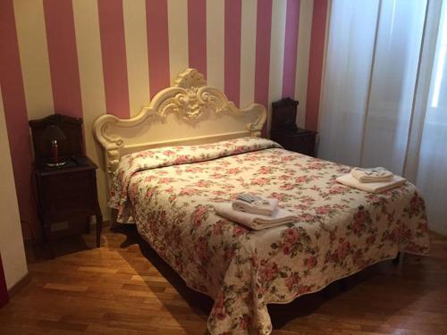 Single Room with Shared Bathroom