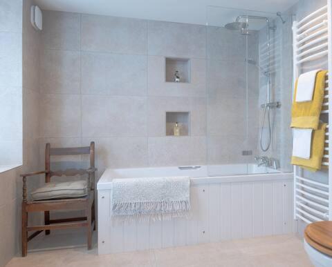 A Brilliant Find, Luxury Bed and Breakfast Room, NC500, Opposite Isle of Skye in Ardaneaskan