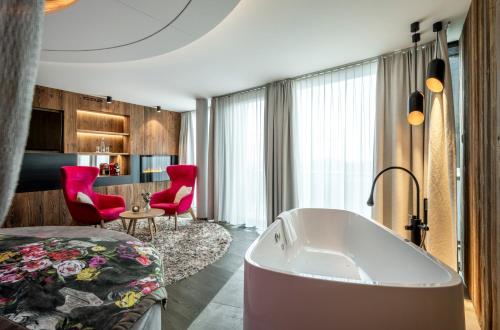 Hüttenhof - Wellnesshotel & Luxus-Bergchalets - Adults only 2