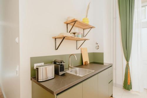 Urban Nest Apartment 2 Cozy Central - image 14